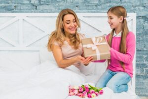 Perfect Gifts for Millennial Moms – She'll Actually Love